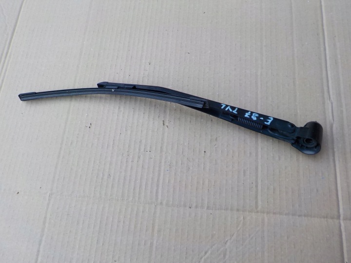 ramínko stěrače záď bmw e87 e81 lift 2009r
