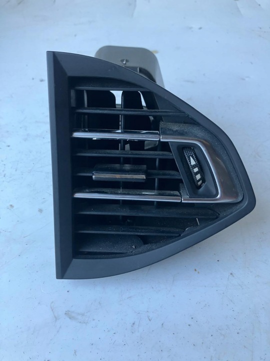 rešetka rešetka ventilacije desna srednja PEUGEOT 308 T9 96782700