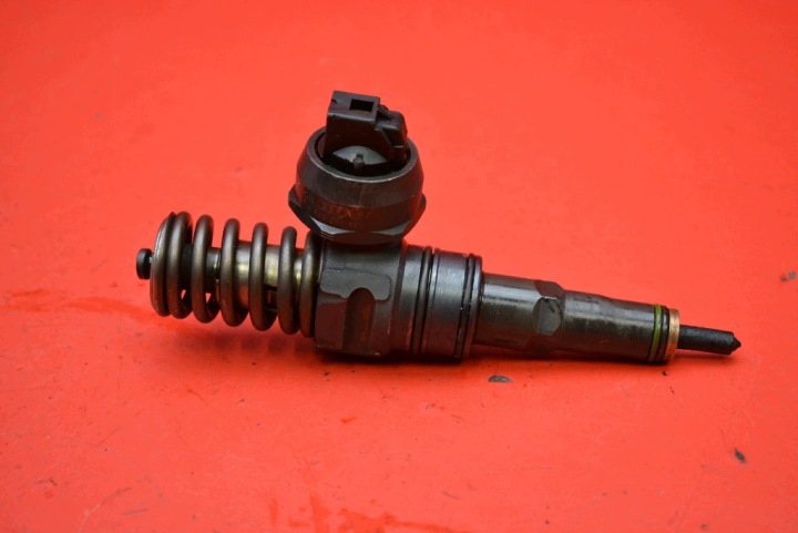Injecteur Injecteur 038130073AQ 0414720213 VW TOURAN 1 et 1.9 TDI 101KM 03-06
