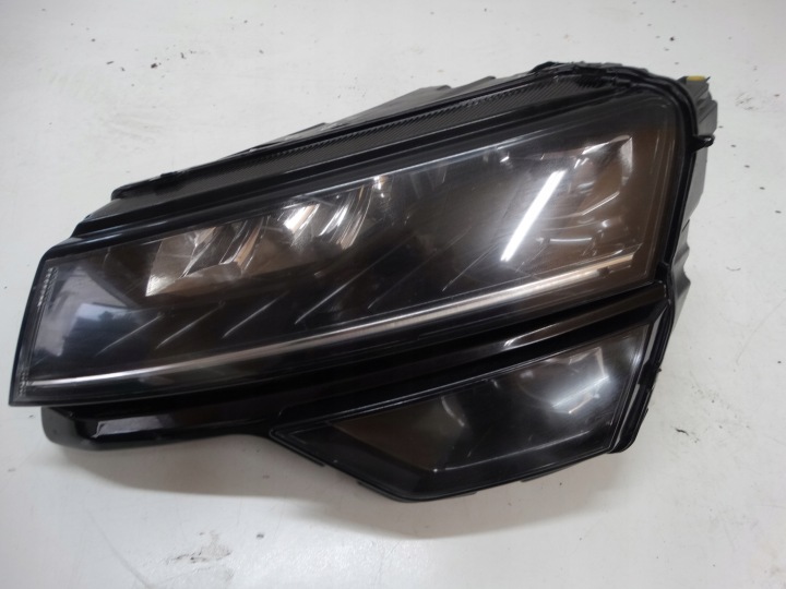 Feux phare REFLEKTOR Gauche Avant SKODA KAROQ 57B941015B