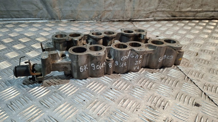 intake manifold lower FORD COUGAR 2.5 V6