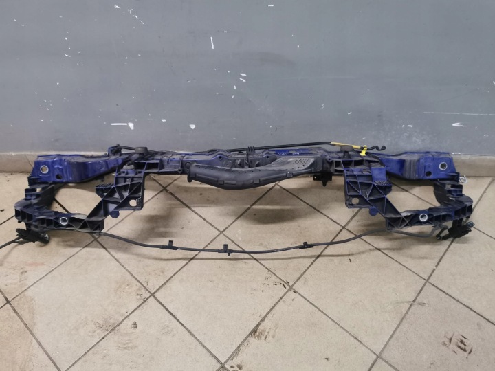 Versteifung vorne Spritzdüsen FORD FOCUS MK3 11-15