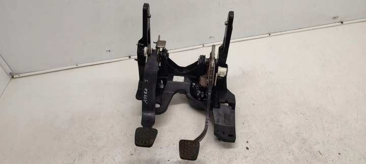 Pedal pedali , pedale frizione freno Opel Astra J kombi 2,0 CDTI