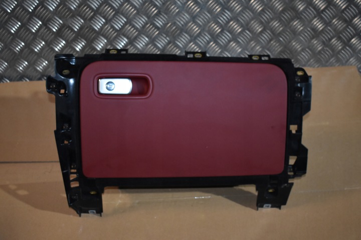 passenger compartment of the passenger PORSCHE CAYENNE 9Y BORDEAUXROT 1