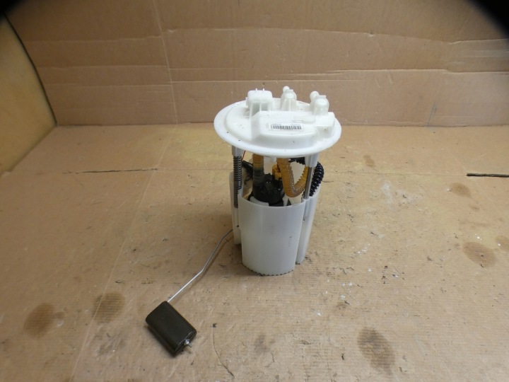 pump pump PLYWAK of the fuel RENAULT MEGANE III 1.5 DCI 172026141R 0580203120