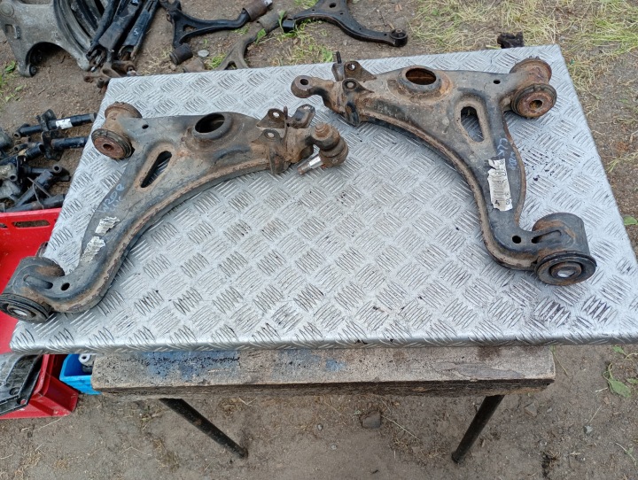 Petit bras Gauche ou Droite Avant Mercedes w208 clk