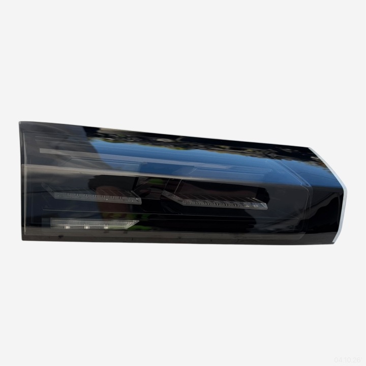 feu arrière gauche du capot PEUGEOT 2008 II LIFT 9850439280