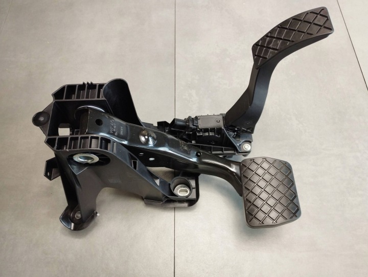 Seat Leon IV 2024 Pedal brzdy GAZ držiak 5Q1723058CD