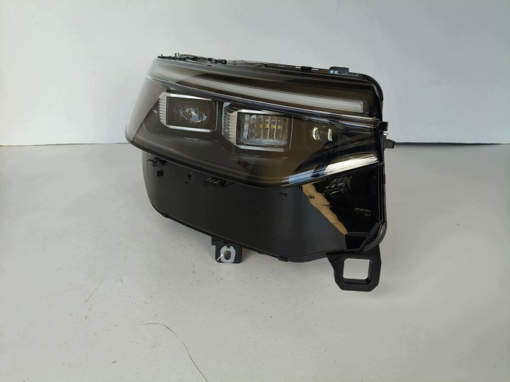 světlo pravá REFLEKTOR VW TAYRON 57L 24- FULL LED