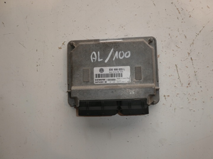 COMPUTER DES MOTORS VW POLO 9N 1.2 BENZIN 03E906033L