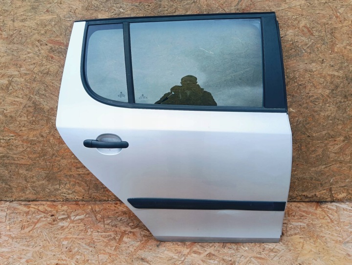 ajtó jobb hátsó SKODA FABIA II HB 1.2 B LAK: 9156