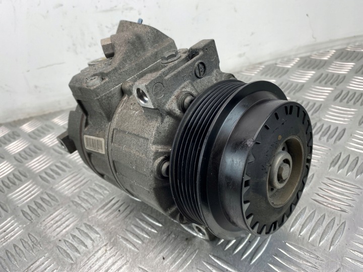 MERCEDES E-KLASA W207 W212 1.8 CGI compressor of the air conditioning A0022304511