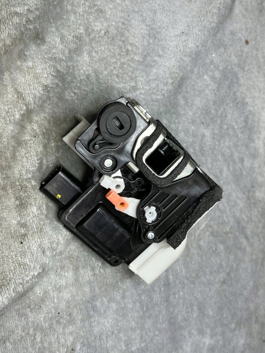 KIA PICANTO Vérins de coffre hayon de la serrure Central Gauche Arrière 814101Y020 !J