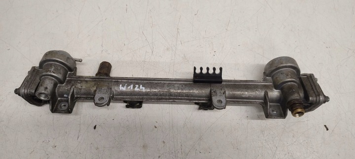 Kraftstoffverteiler Einspritzleiste Mercedes W124 2,2