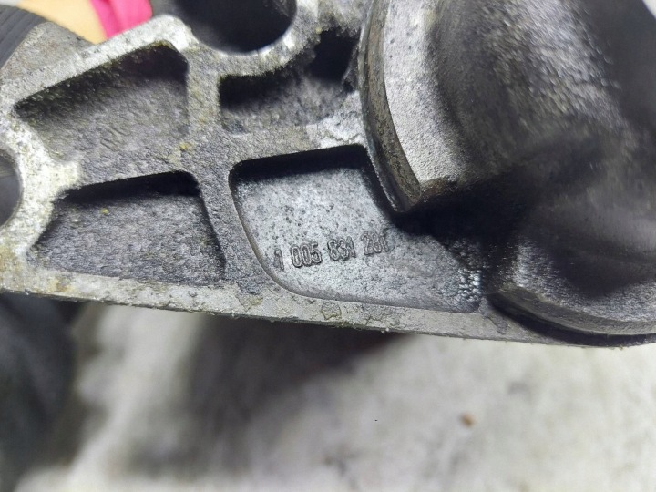 B 1005831281 8