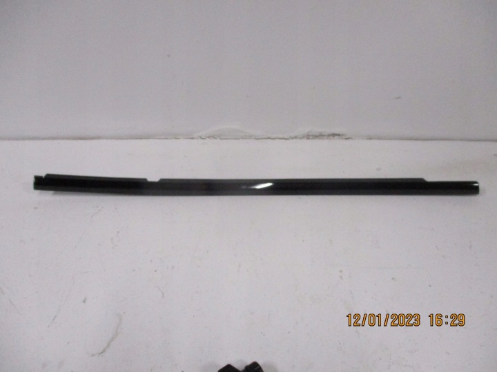 moulding dust MERCEDES 247 A2477357200
