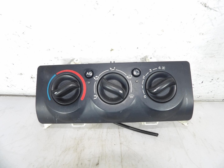 RENAULT CLIO II PANEL air conditioning devices 8200147160