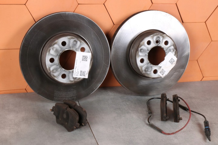 BMW G20 G21 G22 G23 G26 G42 kotuče desticky předek 307X24 6880060
