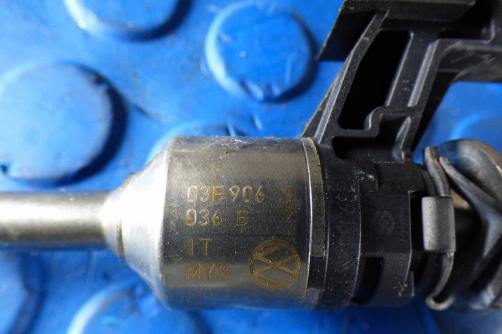 Einspritzdüse Pumpe-Düse-Einheit Einspritzdüse des Kraftstoffsbehälters 03F906036B st.BDB Skoda Rapid 1.2 TB