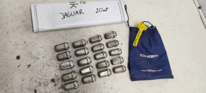 anyák do kerekek komplet Jaguar