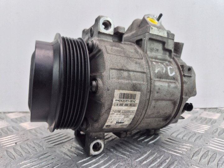 Mercedes C250 CGI W204 compressor; compressor of the air conditioning A0022304511
