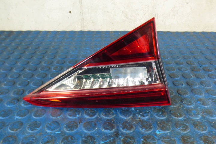 Skoda Superb III KOMBI Feux phare du capot Porte coffre hayon Gauche 3V9945307F st.BDB
