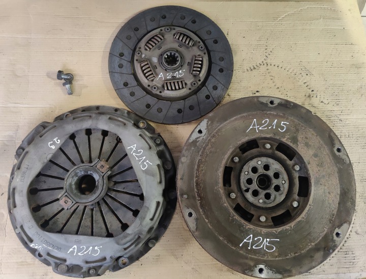 IVECO DAILY 2.3HPI Reifen Rad Schwungrad Bremsscheibe Kupplungssatz Kupplungsscheibe A215