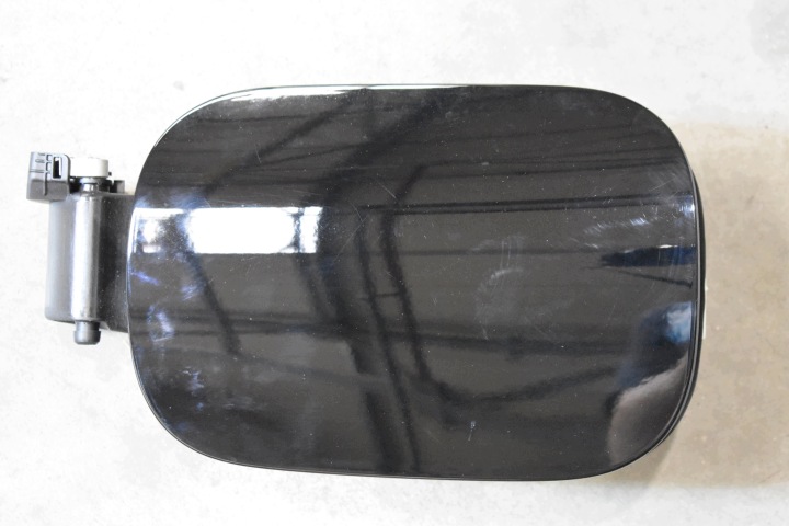 IDEALNA Tankklappe des Kraftstoffsbehälters Farbe 696 MERCEDES GLB X247 1