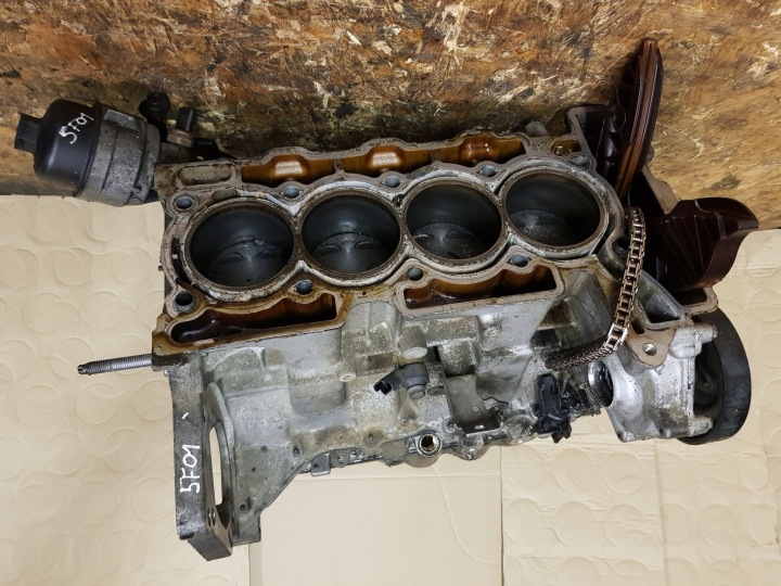 PEUGEOT 207 308 CITROEN C3 1.6 VTI 5F01 BLOK DOL of the engine pistons crank