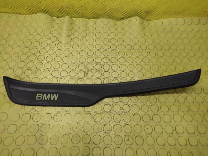 BMW E90 lišta prahová levý záď 51477060285