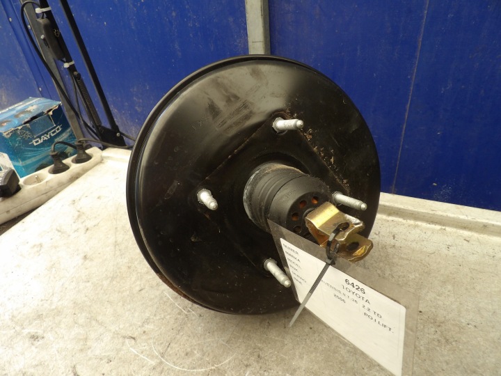 Toyota Avensis II T25 servo
