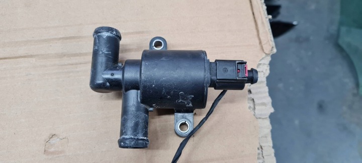 A5 8W S5 elettrovalvola Pompa d’acqua 4H0121671D A7 4G A4 B8 B9 8W Q5 A6 C7