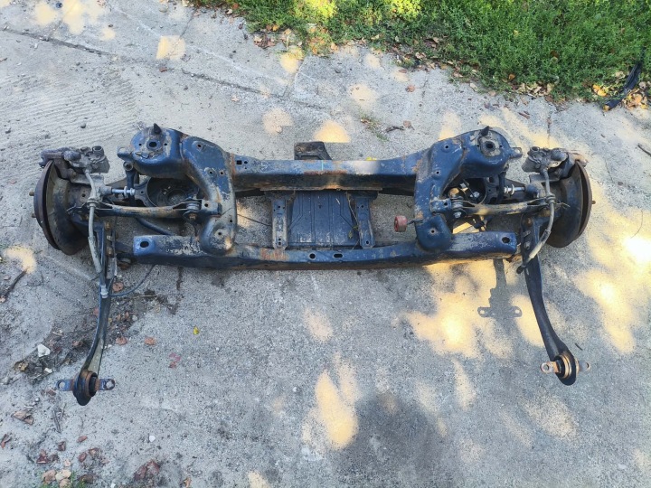 FORD KUGA MK2 FWD zavěšení zadní nápravnice ramene náboje