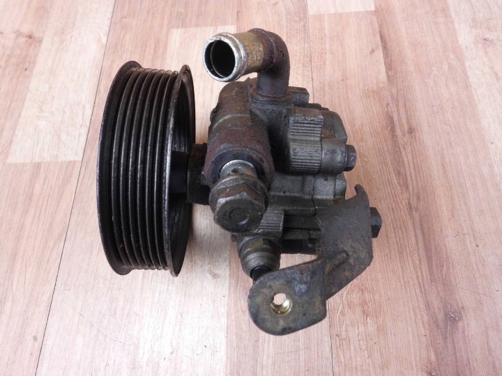 Toyota Avensis II T25 2.0 2.4 BEN Pompe direction assistée 44310-05070 44310-28270