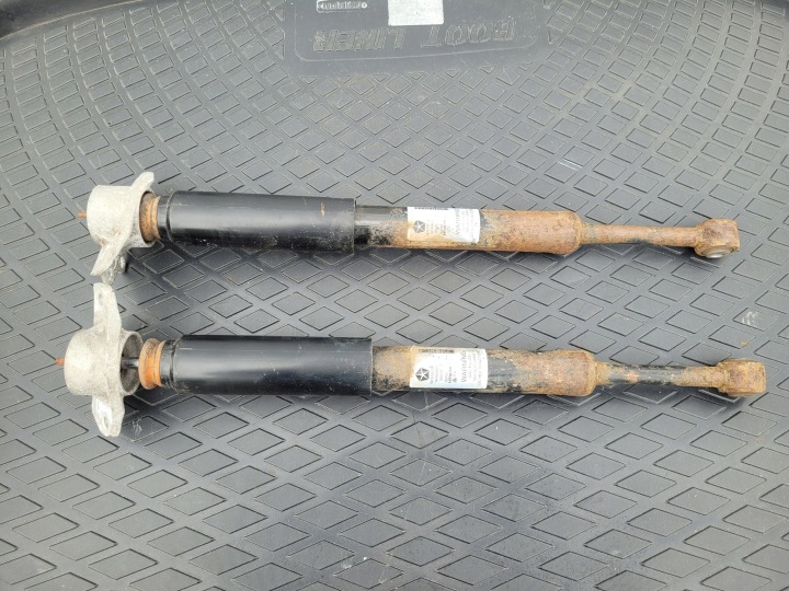 Stoßdämpfer heck hinten links rechts 68157907AF 4X4 JEEP CHEROKEE KL 2.0 CRD