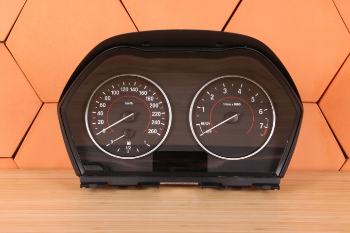 BMW F20 F21 F22 F23 Instruments tachymètre compte tours PREDKOSCIOMIERZ Horloge montre tableau bord KM/H 9287464