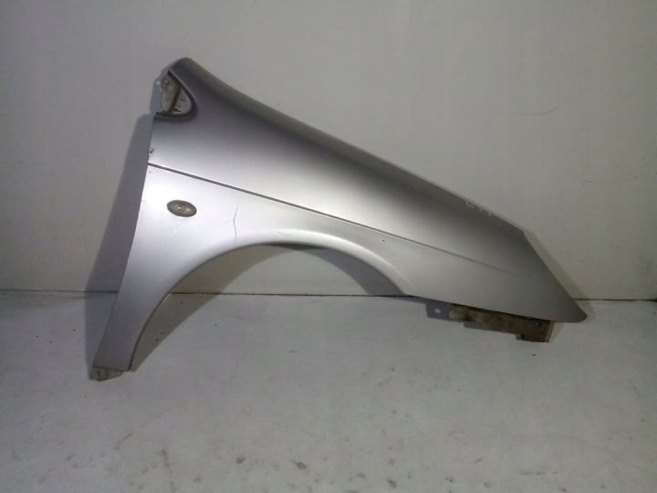 Citroen C5 and fender right right side