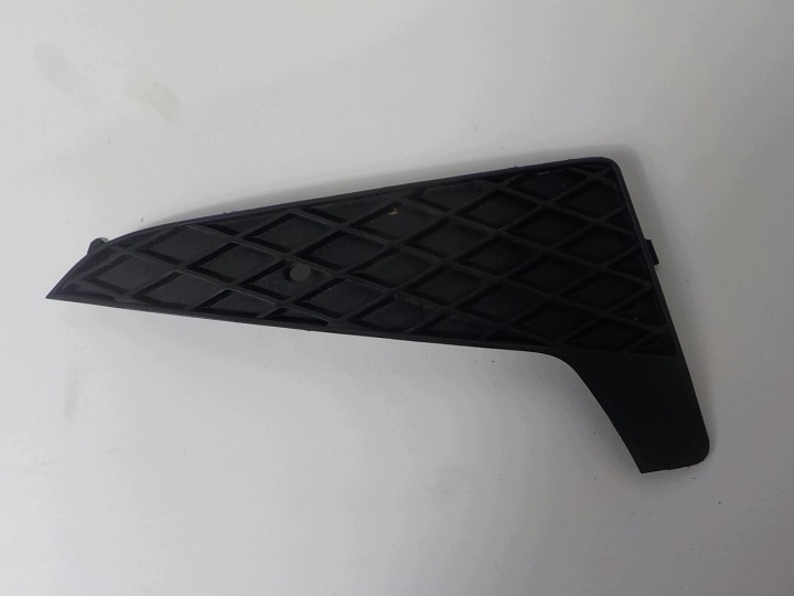 SEAT IBIZA IV mřížka maska W nárazník pravá 6J0853666F