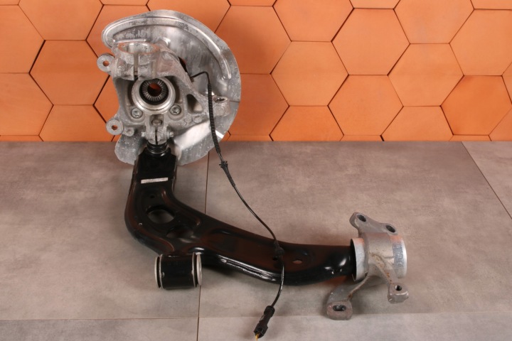 BMW F40 F44 F45 X1 F48 X2 F39 otoč rameno čepu pravá předek 6876646
