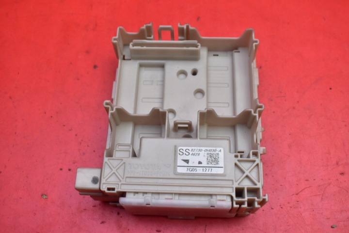 Kasten der Sicherungen 827300H030A TOYOTA AYGO 2 II 1.0 69 KM 14-20