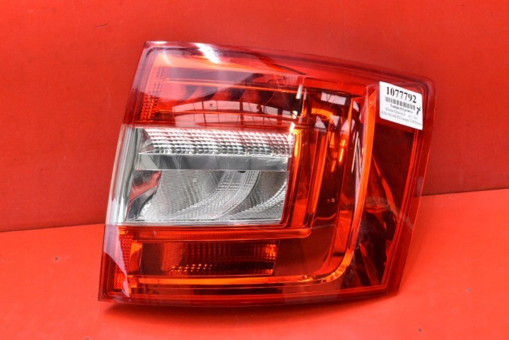 Feux phare Droit Arrière Arrière 5E9945112B SKODA OCTAVIA 3 III KOMBI LIFT 17-20