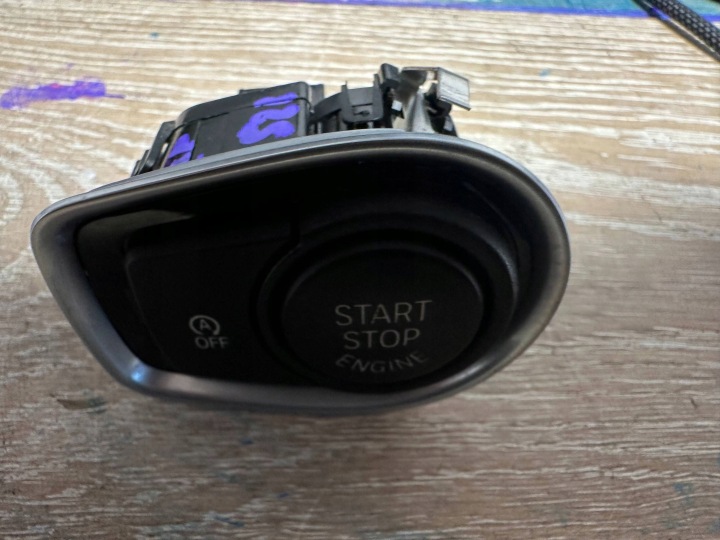 tlačítko Start-Stop BMW X1 F48 F49 9289135