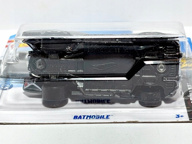 Машинка Hot Wheels JJH83 Batmobile Batman — фото 4