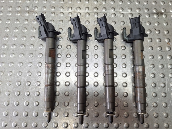 nozzle injector TOYOTA YARIS III AURIS II 1.4 D4D 0445116054