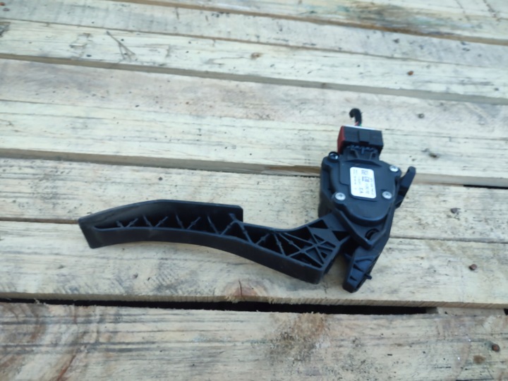 PEDAL Potenziometro del gas / del liquido OPEL ASTRA J 13252702