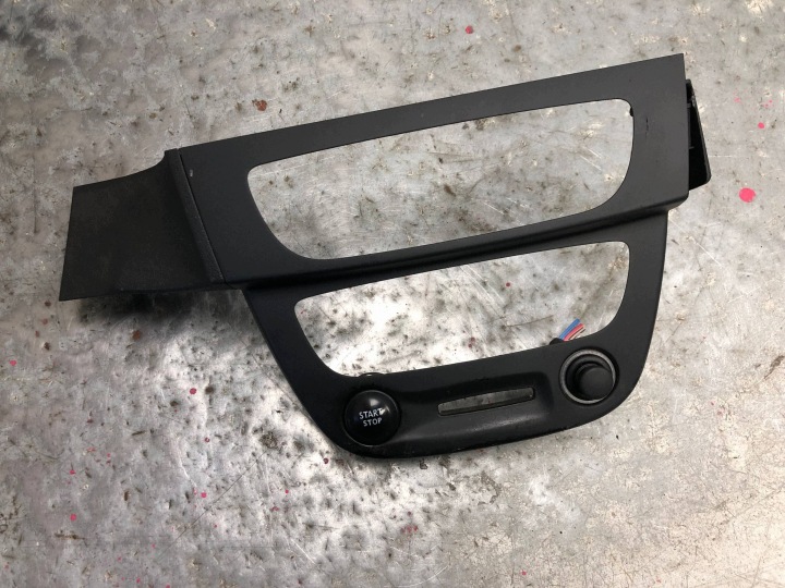 RÁM RADIA PANELU klimatizácii RENAULT MEGANE III 682600003R 682600020R