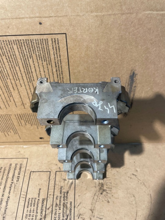 Suporte ao virabrequim Volvo V50 2011 7