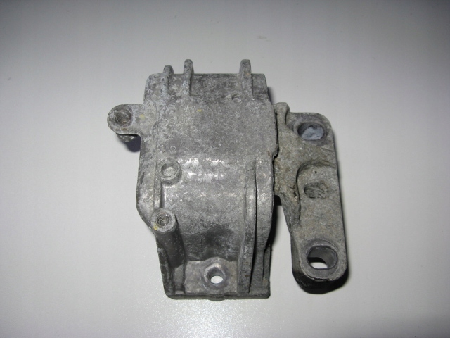 Supporti motore usato SKODA OCTAVIA II 1.2 TSI