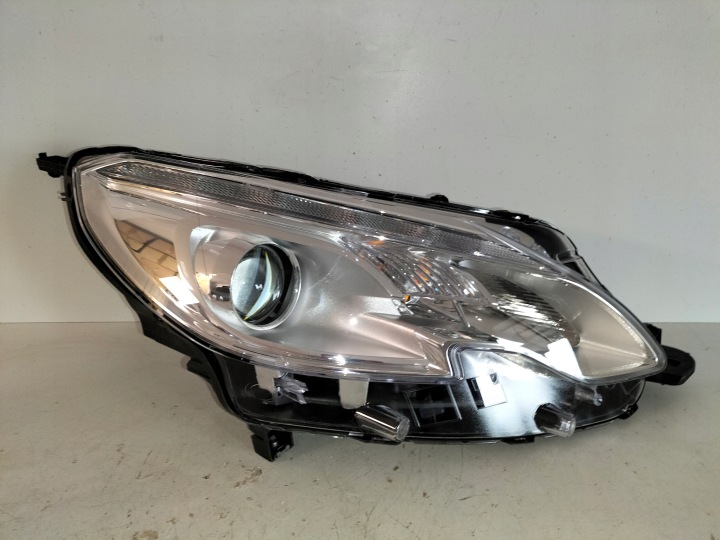 Feux phare Avant reflektor Droit PEUGEOT 2008 13-16