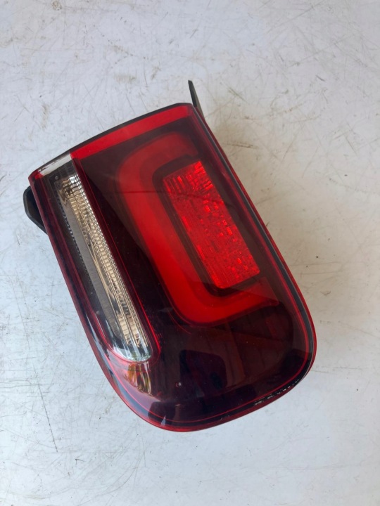 Licht links heck für die Heckklappe CITROEN C4 CACTUS LIFT 9821352780